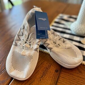 WateLves Women's White Knit Water Sneakers